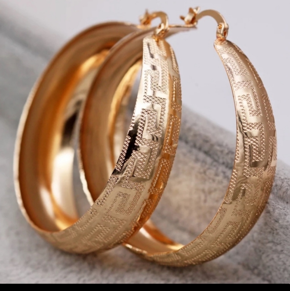New Luxury 18k Gold Hoop Round Earrings - Picture 5 of 7